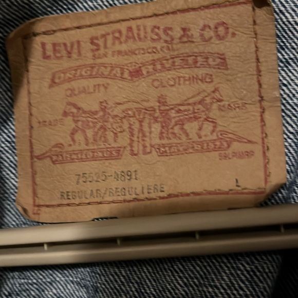 Size large Levi’s denim jacket, Excellent condition. Clean smoke free. - Picture 8 of 13